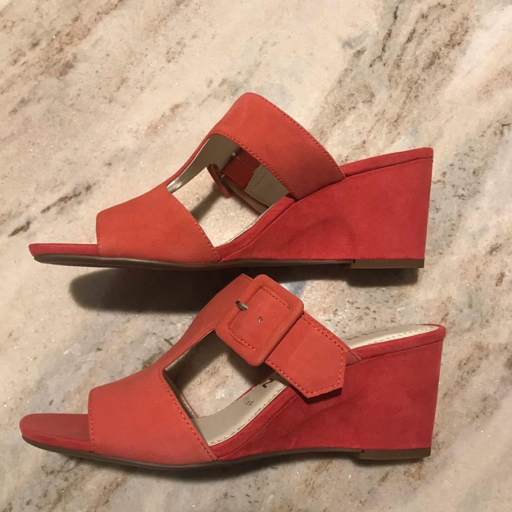 Anne Klein Coral Sueded Wedge 7.5